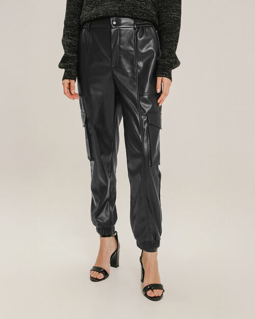Jogger Cargo Efecto Piel